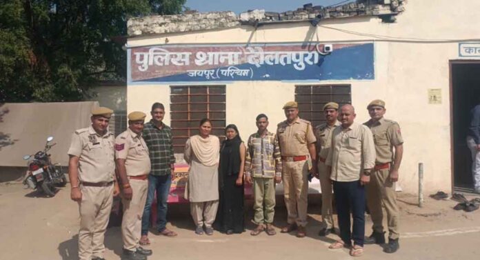 Daulatpura police arrested a young man and a girl who were smuggling illegal drugs.