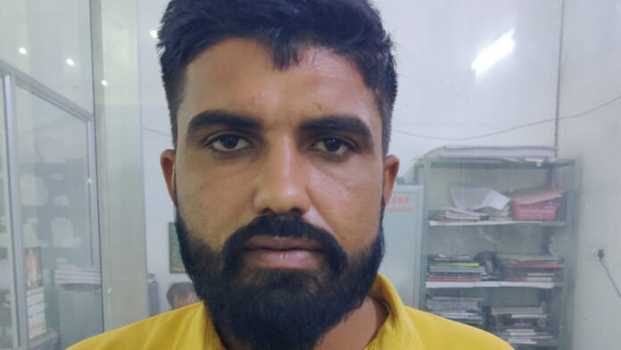 Anti Gangster Task Force caught a gangster with a reward of twenty five thousand rupees