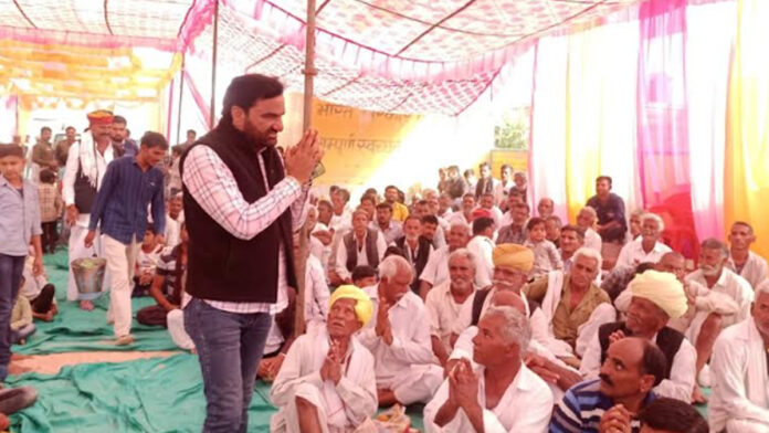 Khinvsar MLA Hanuman Beniwal participated in religious program in Janana