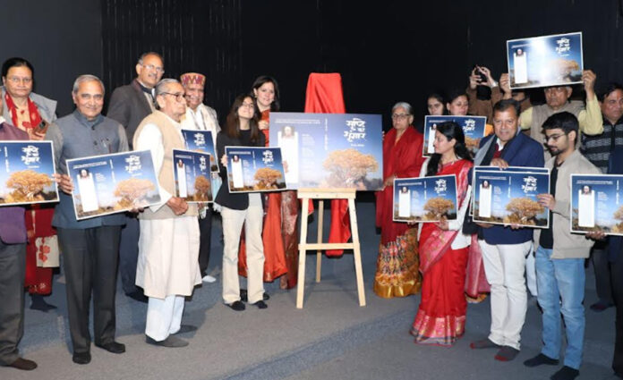 Many personalities from the literary world gathered at the release of the cover of the book 'Srishti Ka Shringaar'