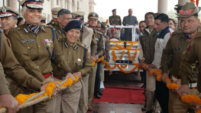 Emotional farewell given to outgoing Director General of Police Umesh Mishra at Police Headquarters