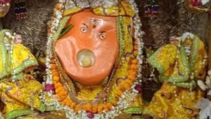 Panchamrit Abhishek of Gajanan in Ganesh temples in Guru Pushya Nakshatra.