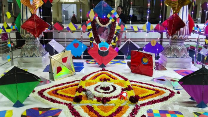 Tableau of kites decorated on Sawai Ishwar Singh Chhatri