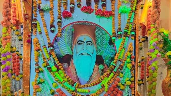 Teonram Baba was offered chappan Paushbada