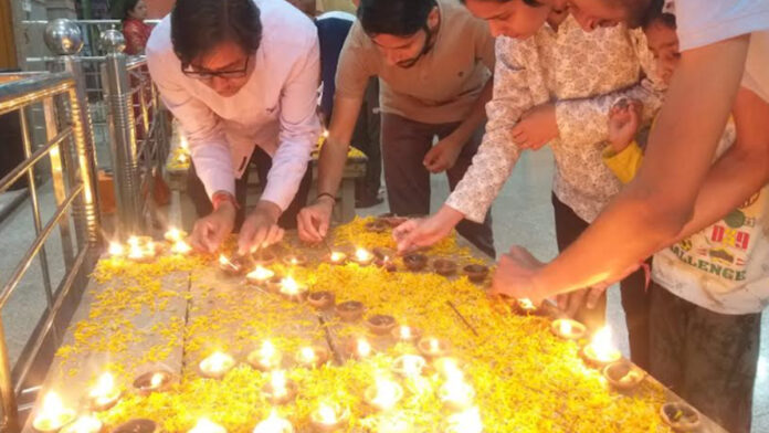 Devotees offered sacrifices in Rashtra Jagran Deep Mahayagya