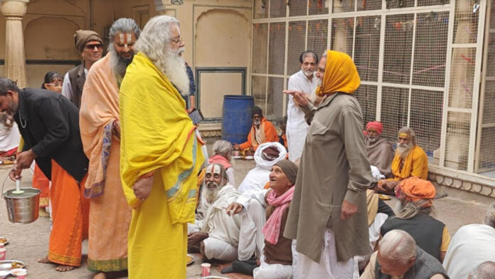 Vishal Sant Bhandara on the death anniversary of Swami Ramodaracharya Ji Maharaj, the 16th Acharya of Shri Galta Gadi.