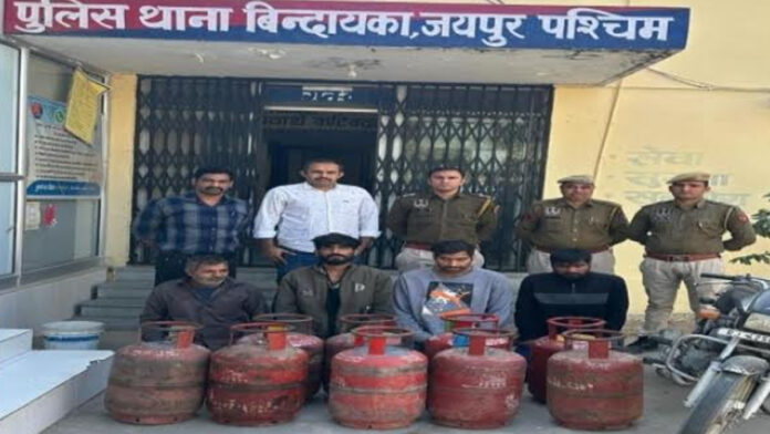 Police caught vehicle thief along with gas cylinder thief