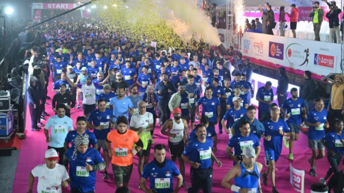 AU Jaipur Marathon: More than one lakh runners ran to spread the message of cleanliness amid cold and rain.