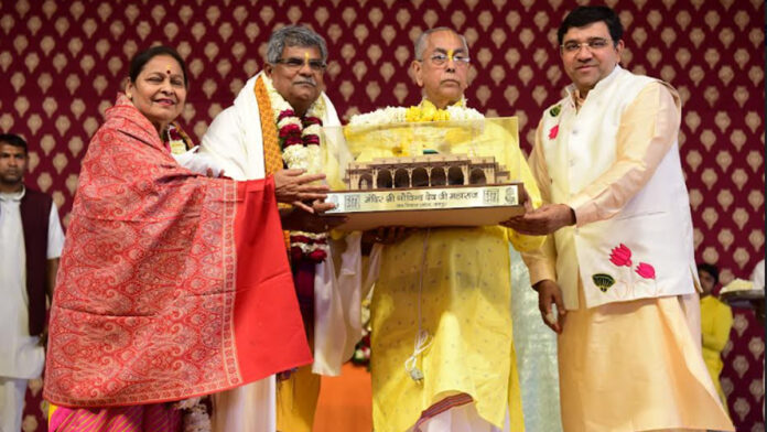 Senior theater artist and folk singer Ishwar Dutt honored with Mathur Govind Award
