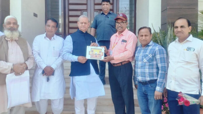 Mohan Meena presented the postage stamp issued on Ram Lalla Pran Pratishtha to the MP