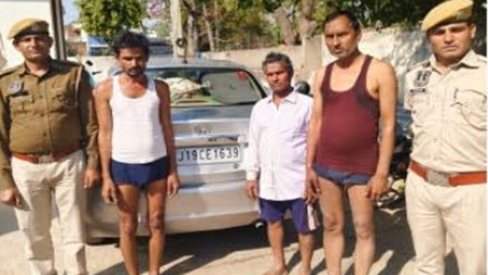 Three opium smugglers arrested: 18 kg 376 grams of opium seized