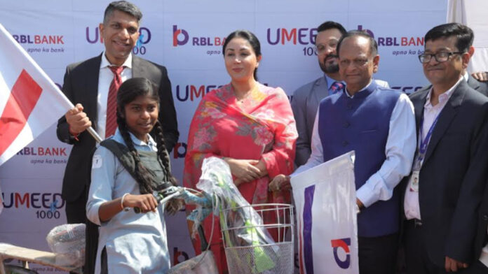 Under the hope of one thousand, bicycles and school kits were distributed to girl students in Jaipur. ​