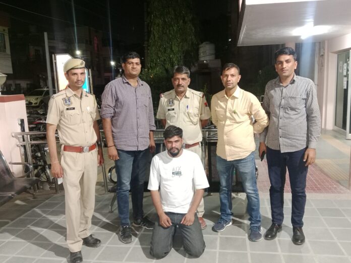 Mansarovar police caught a criminal carrying a reward of Rs 20 thousand