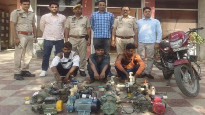 Three miscreants of the gang who stole water motors were caught by the police