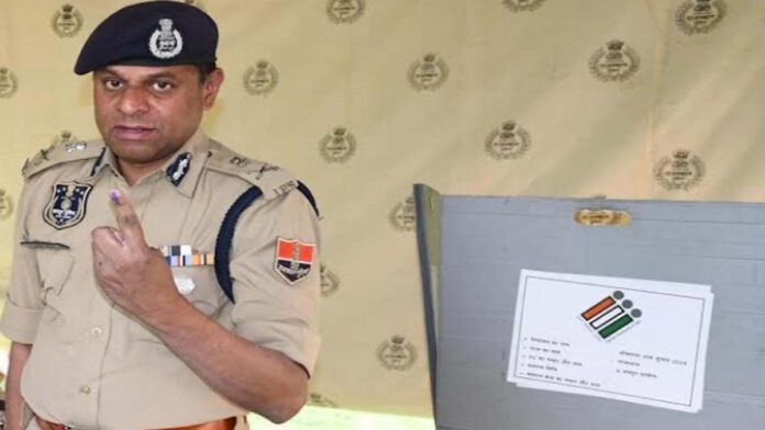 Jaipur Police Commissioner voted through postal ballot in Lok Sabha elections.
