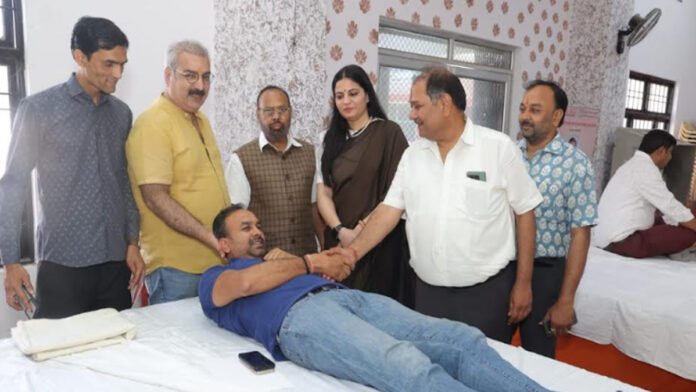 A huge blood donation camp was organized in the memory of Gotewala.