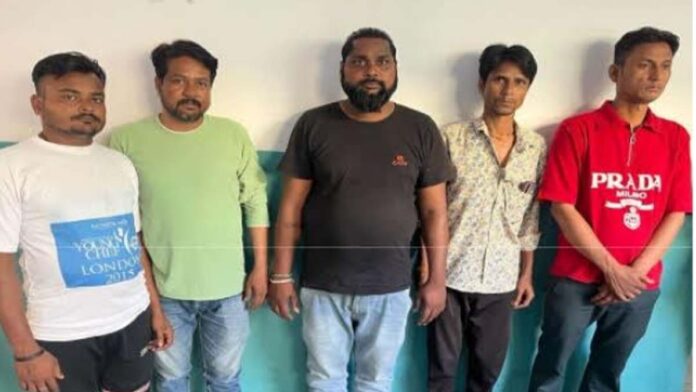 Five gamblers arrested with fourteen thousand gambling money