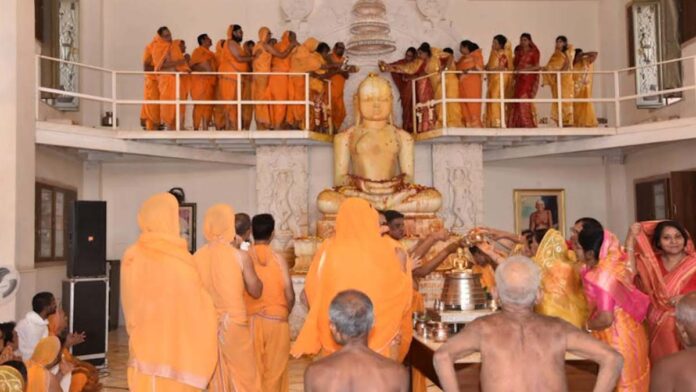 Ganini Aryika Suparshwamati Mataji's 12th inter-merger year celebrated at Bad Ke Balaji Jain temple
