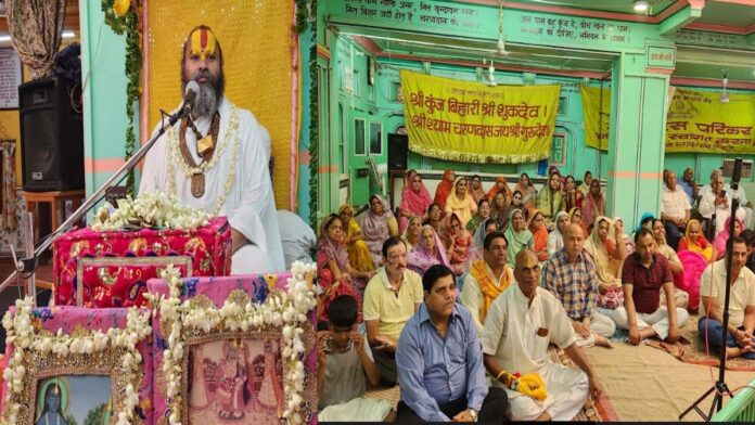 Listeners were delighted to hear the stories of God's incarnations in Shukdev Maharaj's birth anniversary festival