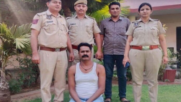 Police caught the reward of the gang that kidnapped and demanded ransom of lakhs of rupees.