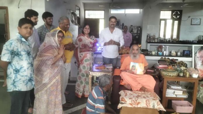 Vaidyanath Bhattmate Kavyapradeep Prabha Bhuvaneshwaranandji Maharaj released