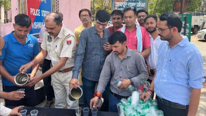 Police personnel gave buttermilk made of mango to passersby
