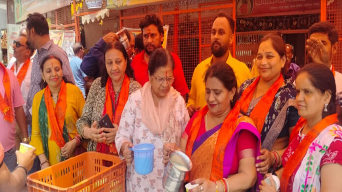 Thandai distributed at Parkota Kota Ganesh Temple