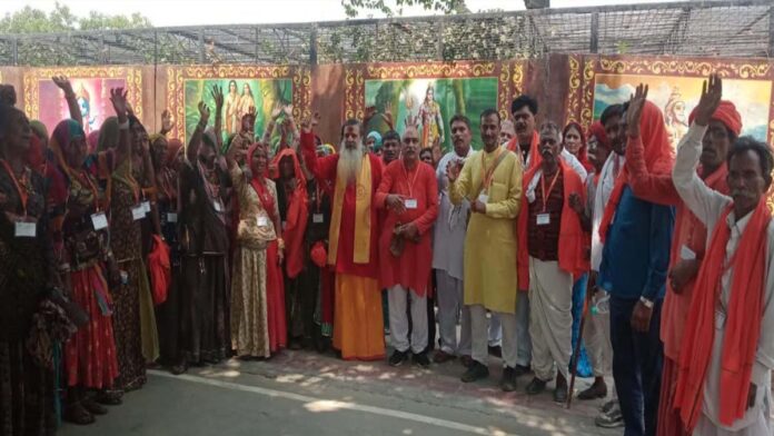 Devotees of nomadic community visited Ramlala in Ayodhya