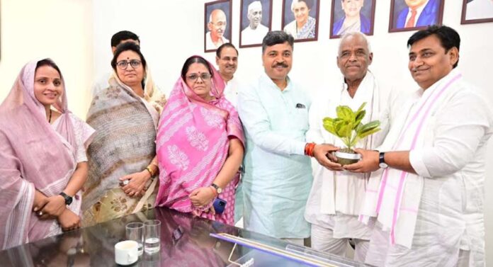 Congress victorious MP candidates met Dotasara