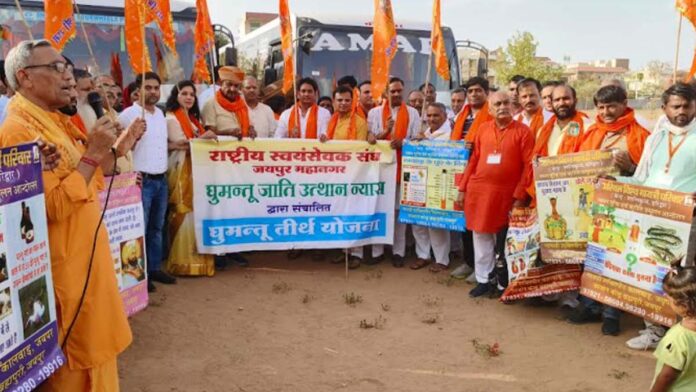 A group of 100 people from the nomadic community left for Ayodhya with cheers