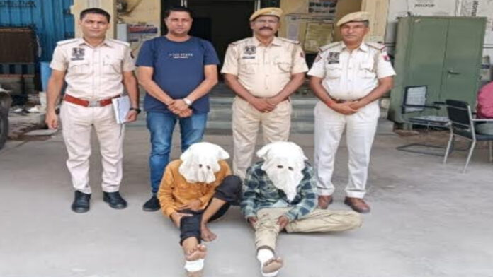 Two miscreants who looted mobile and purse were arrested in Baparda