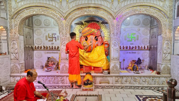Ganeshji Maharaj of Shri Nahar was anointed with Panchamrit on Sompushya