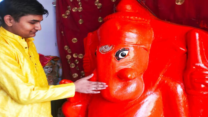 After the Pushya Nakshatra Abhishek, a chola was offered to Lord Ganesha