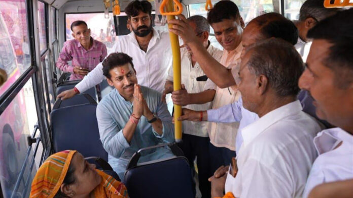 Colonel Rajyavardhan started city bus service from Niwaru