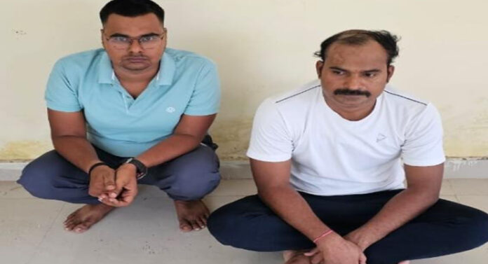 Police head constable and broker arrested taking bribe