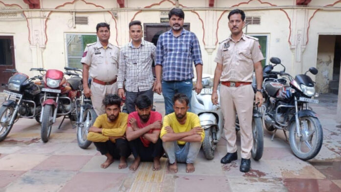 Two-wheeler thieves arrested