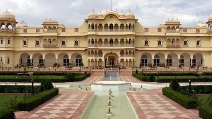 Tourists and home guards were administered the oath regarding cleanliness in Nahargarh Fort premises