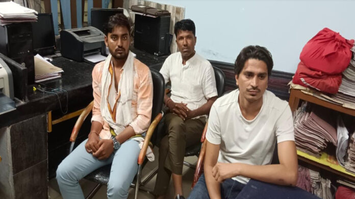 Junior assistant of social welfare department and two brokers arrested