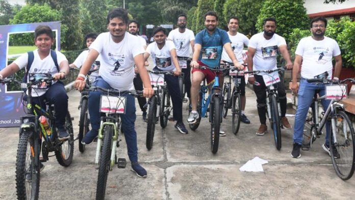 Gave the message of environmental protection and fit India by cycling