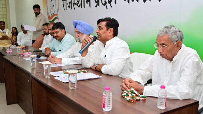 PCC President Dotasara and AICC Rajasthan in-charge Randhawa took feedback by holding a meeting of the officials