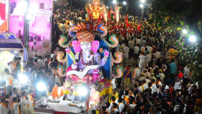 Ganpati Festival: Ganesh Ji's procession started with 91 floats