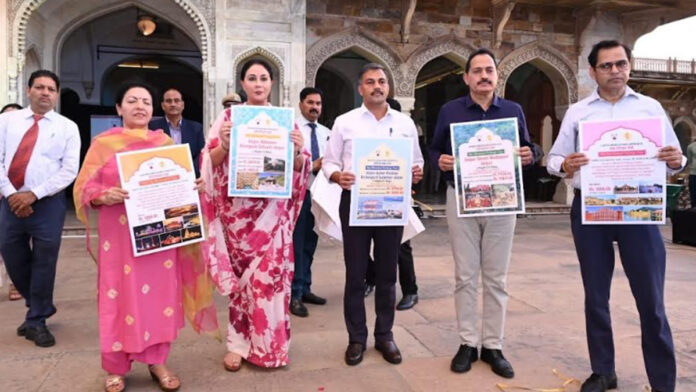 A cultural evening was organized at Albert Hall on World Tourism Day under the chief hospitality of Deputy Chief Minister Diya Kumari