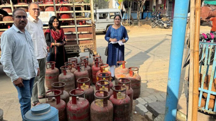 Logistics department exposed illegal storage of domestic gas cylinders