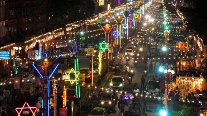 The market is being decorated on the theme of Ayodhya temple on Deepawali