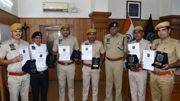 Six policemen who did excellent and commendable work were awarded the Constable of the Month Award