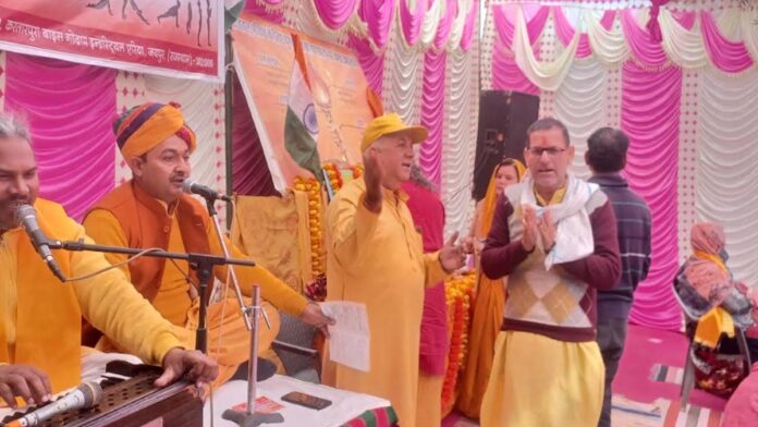 Hundreds of people offered their devotion in the Panch Kundiya Gayatri Maha Yagya dedicated to valor and martyrdom