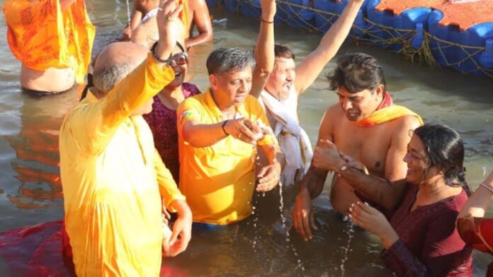 Wishing for happiness and prosperity by taking holy bath at Prayagraj Triveni Sangam