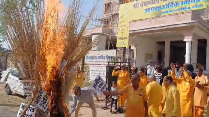 Gayatri Parivar organized a Holi rally to prevent obscenity and addiction free