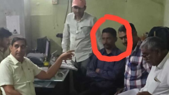 Agricultural Produce Market Committee supervisor arrested while taking bribe of twenty thousand rupees